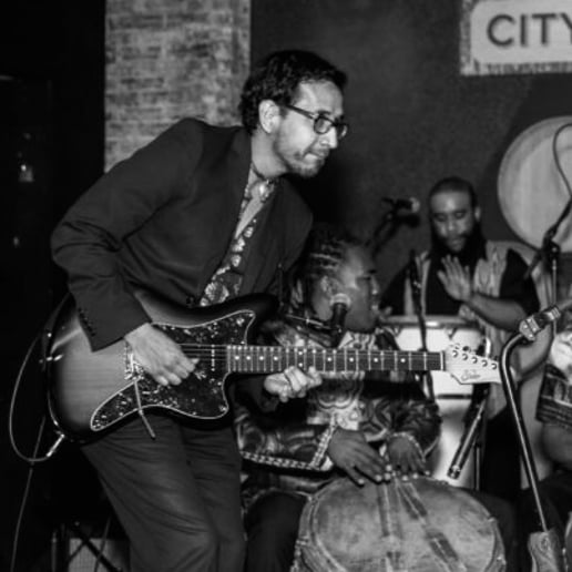 Gallery photo 2 of Guitarist Tony Peñalva
