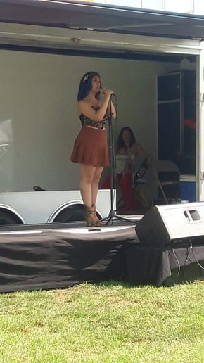 Gallery photo 1 of Versatile Singer, Evelyn Chavez