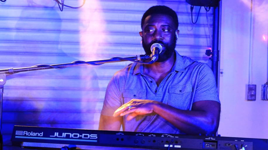Gallery photo 4 of Vibe District Band