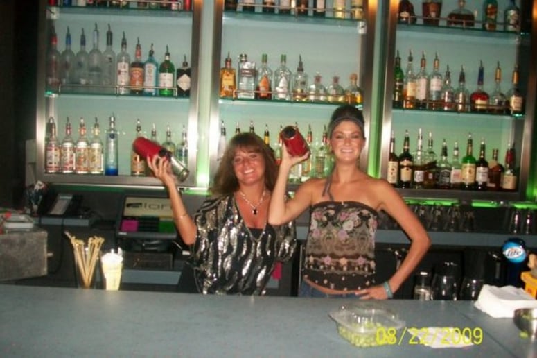 Gallery photo 2 of Vibrant Vena - Barmaid
