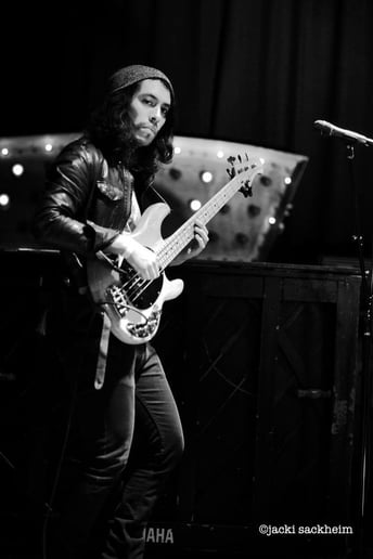Gallery photo 2 of Vic Artur