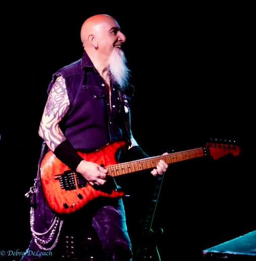 Gallery photo 14 of Vic Meanguitarlicks