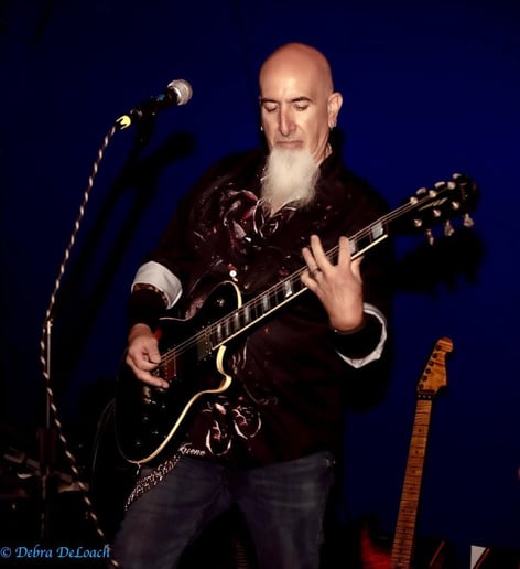 Gallery photo 7 of Vic Meanguitarlicks
