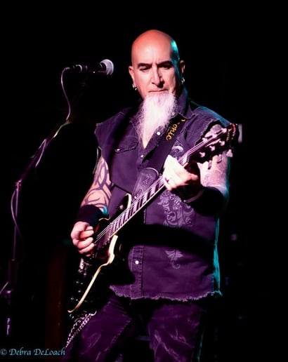 Gallery photo 17 of Vic Meanguitarlicks
