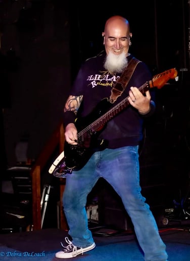 Gallery photo 18 of Vic Meanguitarlicks