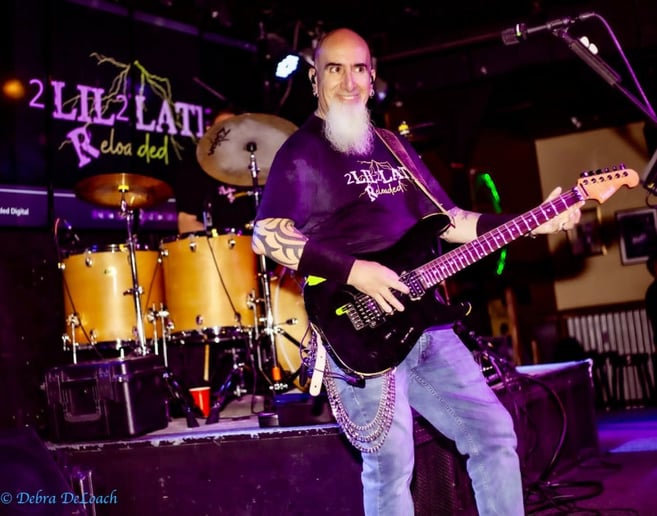 Gallery photo 19 of Vic Meanguitarlicks
