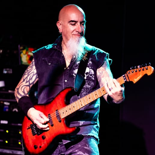Gallery photo 20 of Vic Meanguitarlicks