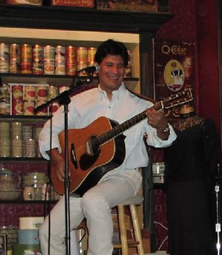 Gallery photo 4 of Vic Moraga