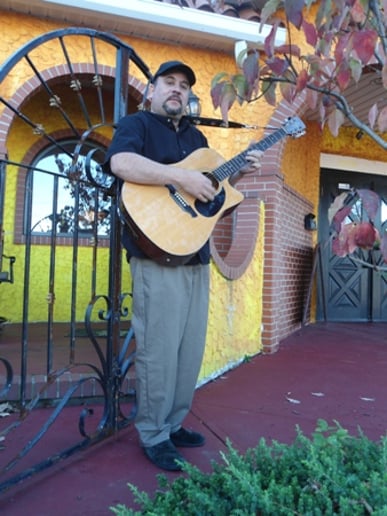 Gallery photo 3 of Victor Samalot / Solo Guitarist