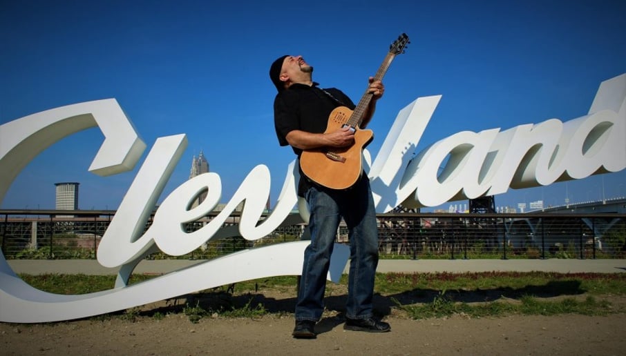 Gallery photo 5 of Victor Samalot / Solo Guitarist