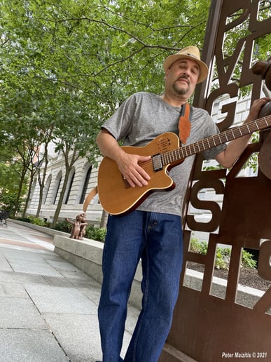 Gallery photo 1 of Victor Samalot / Solo Guitarist