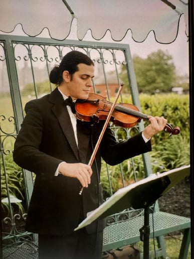 Gallery photo 4 of Vincent Assante, Professional Violinist