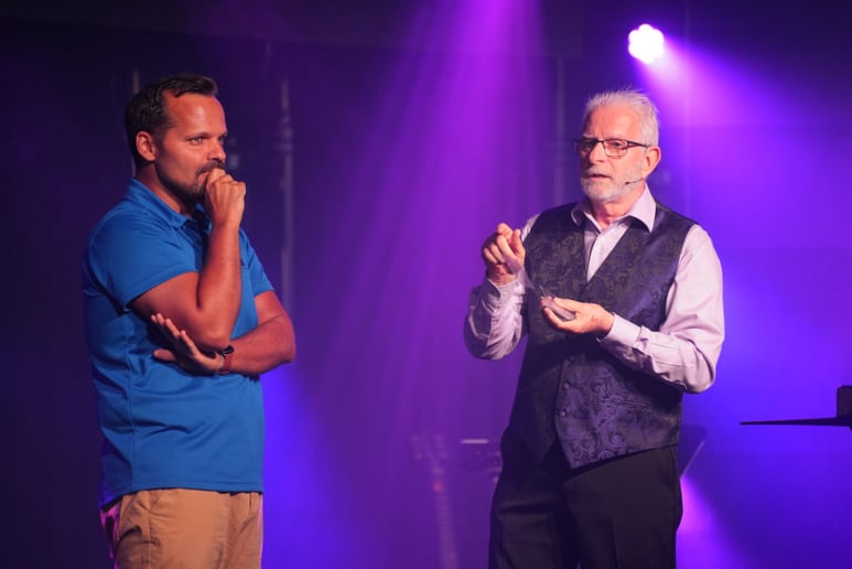 Gallery photo 1 of Vincent Does Magic