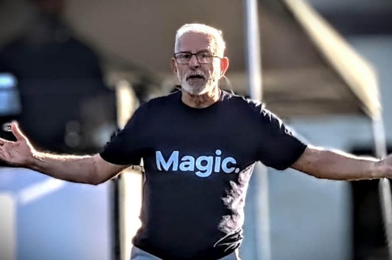 Gallery photo 2 of Vincent Does Magic