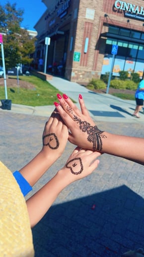 Gallery photo 4 of Vindu’s henna