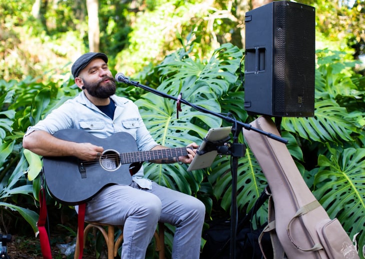 Gallery photo 1 of Vinnie Hines (As Seen on American Idol)