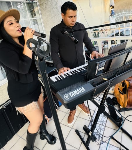 Gallery photo 4 of "Vintage Show"  Musica Versatil