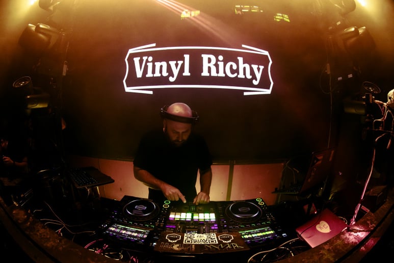 Gallery photo 3 of Vinyl Richy