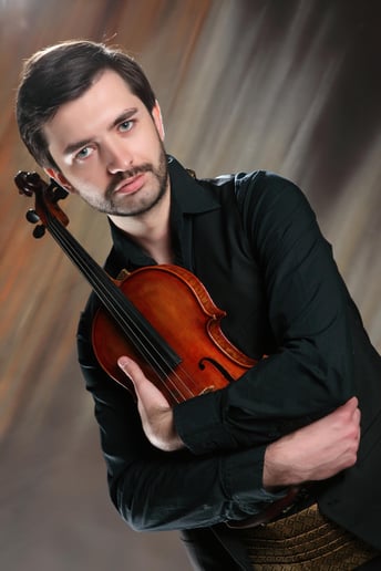 Gallery photo 3 of Luxury Violinist