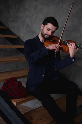 Gallery photo 19 of Luxury Violinist