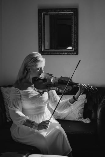 Gallery photo 5 of Luxury Violinist