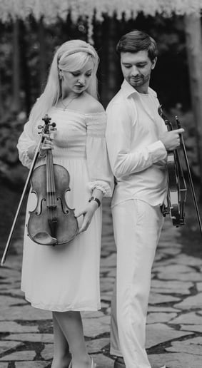 Gallery photo 1 of Luxury Violinist
