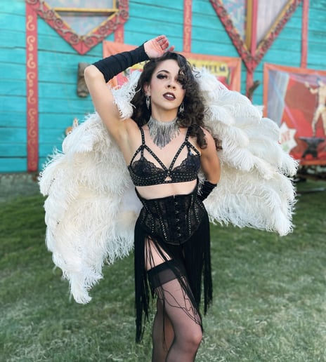 Gallery photo 1 of Violet on the Rocks Entertainment