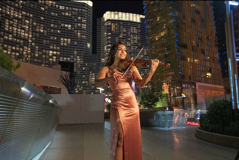 Gallery photo 1 of Kamila Violinist
