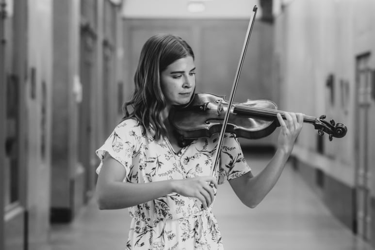 Gallery photo 2 of Julia Rossi - Violin Soloist