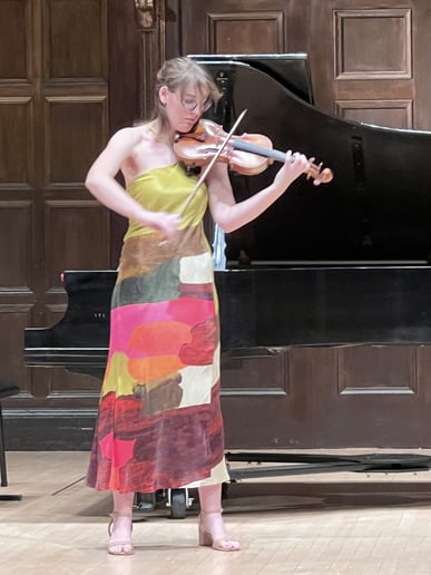 Gallery photo 2 of Chloe Yofan, violinist