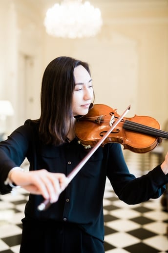 Gallery photo 7 of Amanda Gentile, Violinist