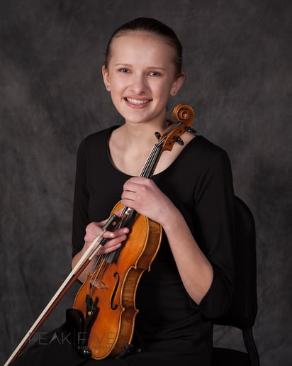 Gallery photo 4 of Lauren Oeser, Violinist