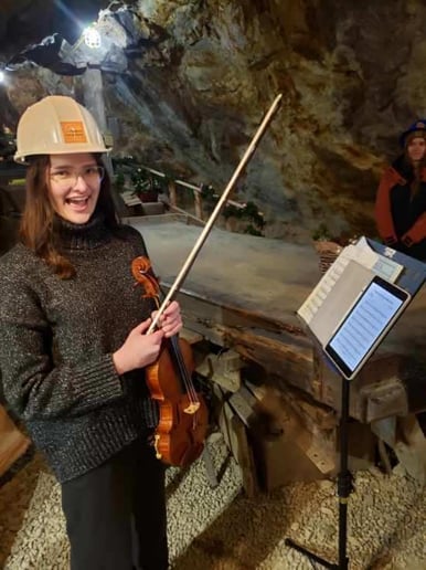 Gallery photo 2 of Lauren Oeser, Violinist