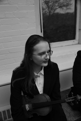 Gallery photo 3 of Lauren Oeser, Violinist