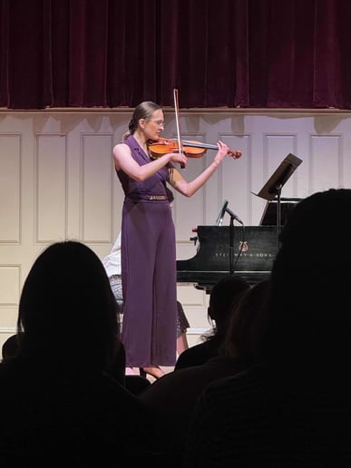 Gallery photo 1 of Lauren Oeser, Violinist