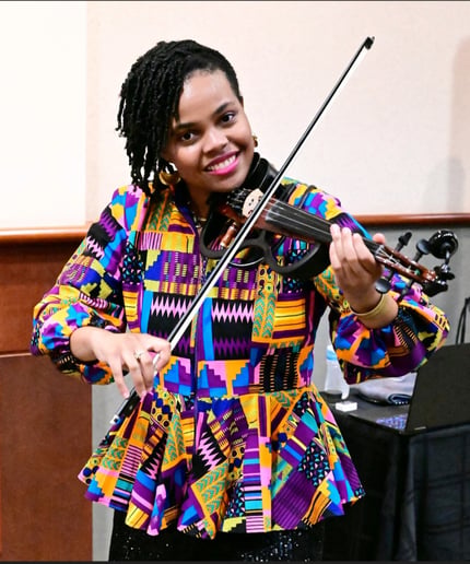Gallery photo 1 of Violinist Camille
