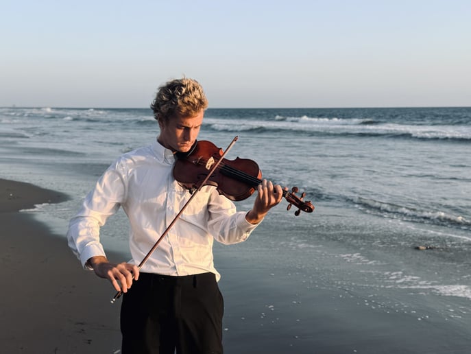Gallery photo 2 of Violinist & String Duo