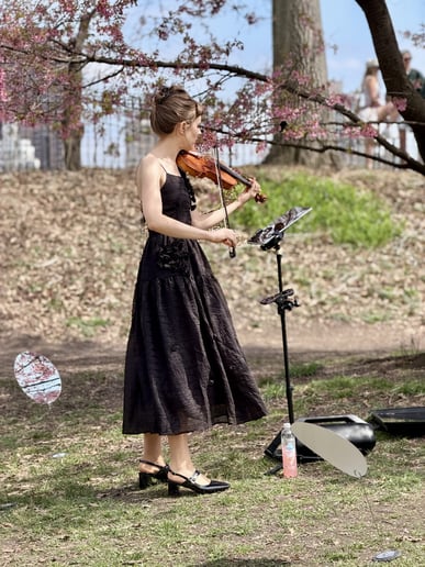 Gallery photo 1 of Hannah LeGrand - Violinist & Singer