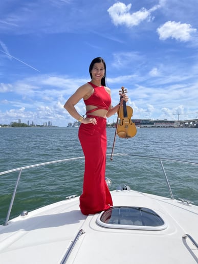 Gallery photo 3 of Violinist, Janeth R