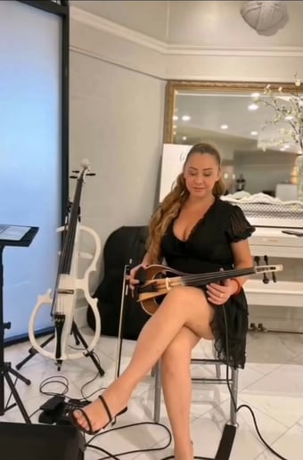 Gallery photo 2 of Violinist, Felicia J