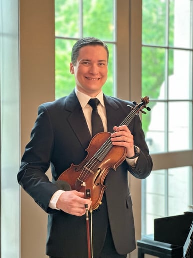 Gallery photo 1 of Violinist Thiago Bernardes
