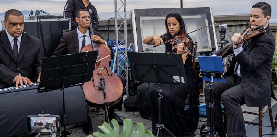 Gallery photo 3 of Violinist Thiago Bernardes