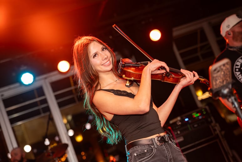 Gallery photo 3 of Tera Nicole - Violinist/Fiddle Player