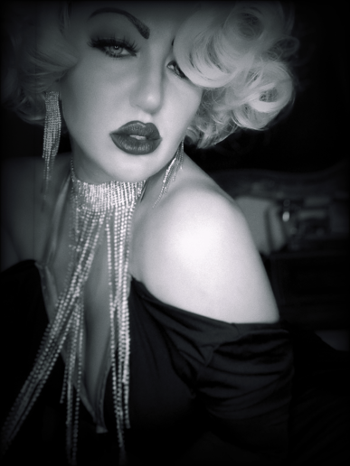 Gallery photo 5 of Vivi Noir