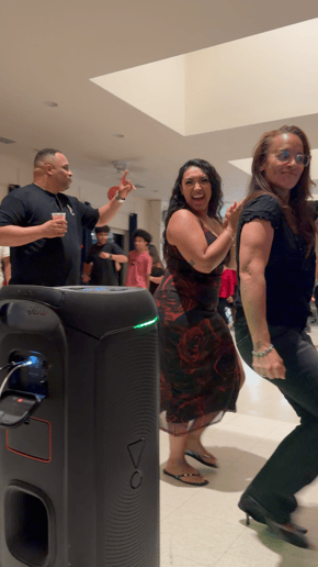 Gallery photo 4 of Vivid Aura Karaoke