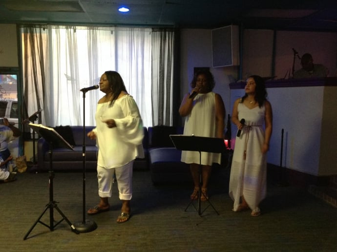Gallery photo 8 of Vocalist & Friends