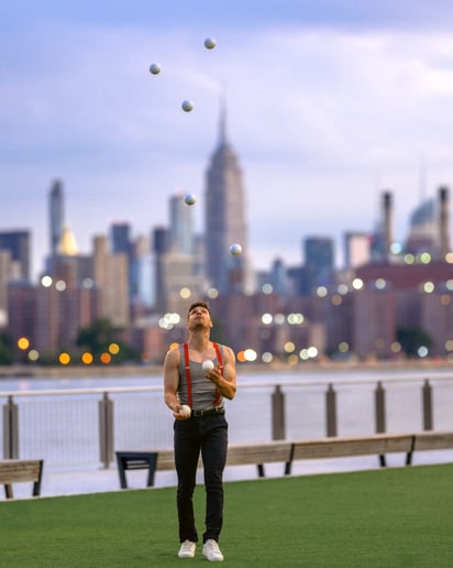 Gallery photo 4 of Vova Juggler