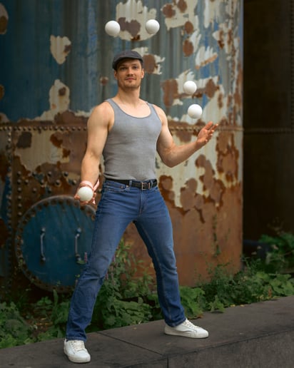 Gallery photo 8 of Vova Juggler