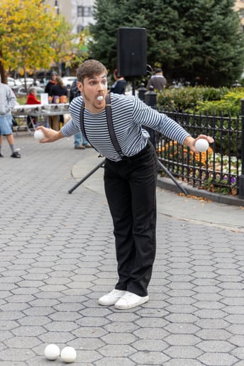 Gallery photo 2 of Vova Juggler