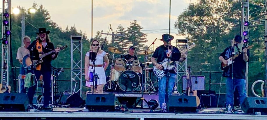 Gallery photo 2 of WailOn - Tribute to REAL Country Music